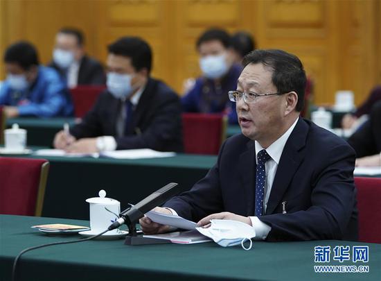 5月22日，全国人大代表霍照良参加内蒙古代表团的审议并发言。新华社记者 谢环驰 摄